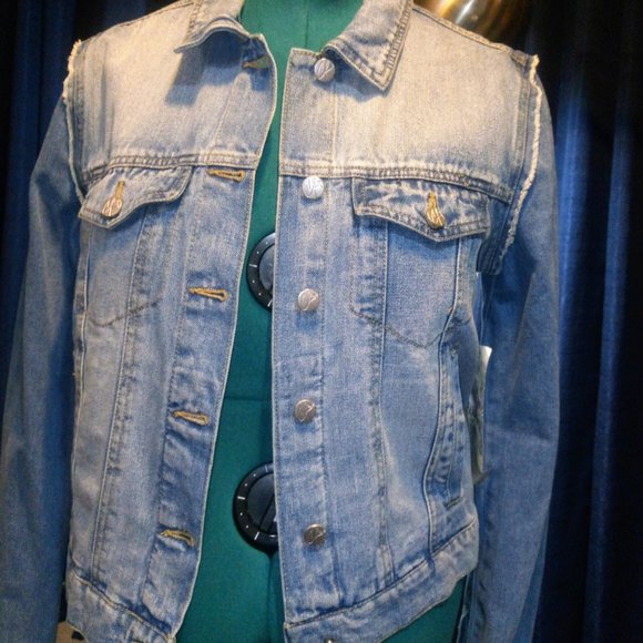 NWT Crave Fame Denim Jacket with Raw Edge Detail Sz L - Picture 2 of 15